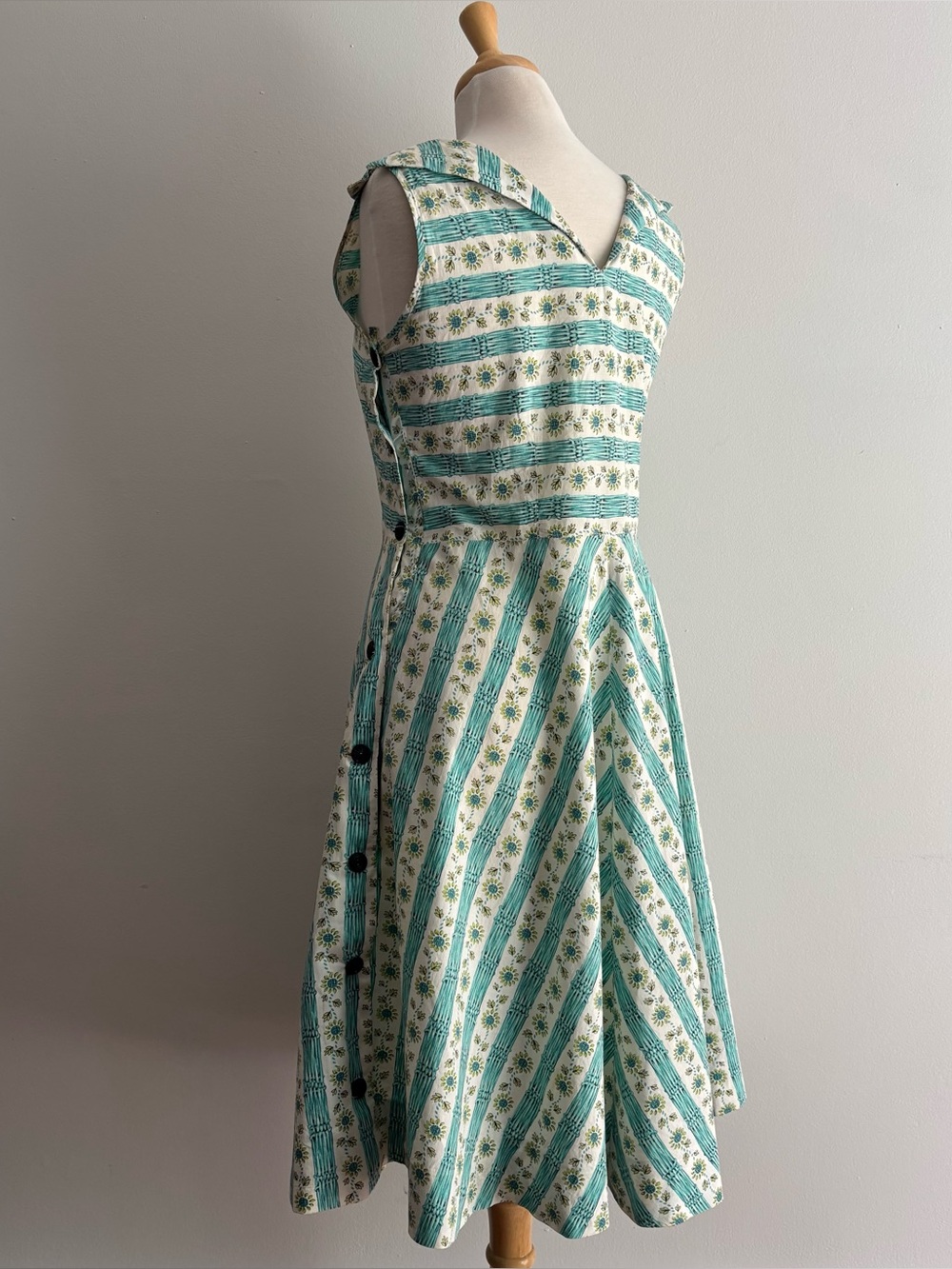 Vintage 1940s FRUIT of the LOOM Floral & Basket Print House Dress / 38 bust - Picture 11 of 15